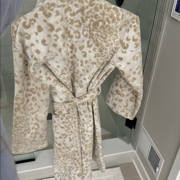 Leopard Print Plush Robe - Picture 3 of 5